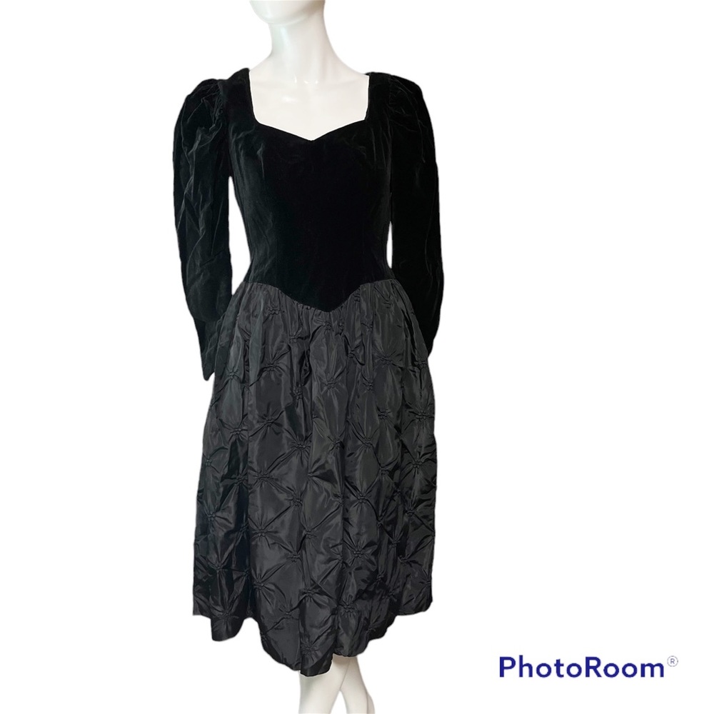 Vintage Black Velvet Dress size Small Taffeta Sweetheart 80s Party Evening Prom